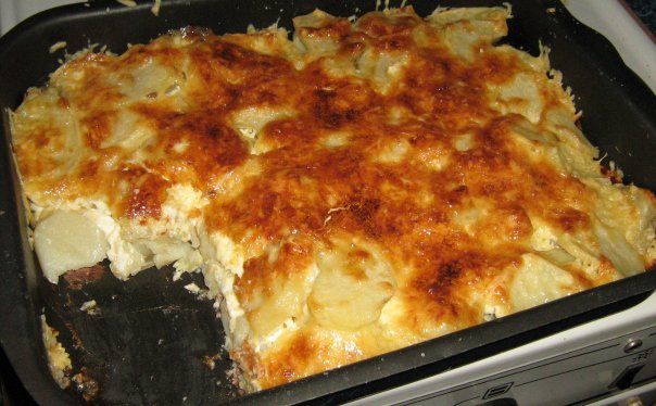 O delicioasă rețetă pentru cina– Cartofi cu brânză la cuptor