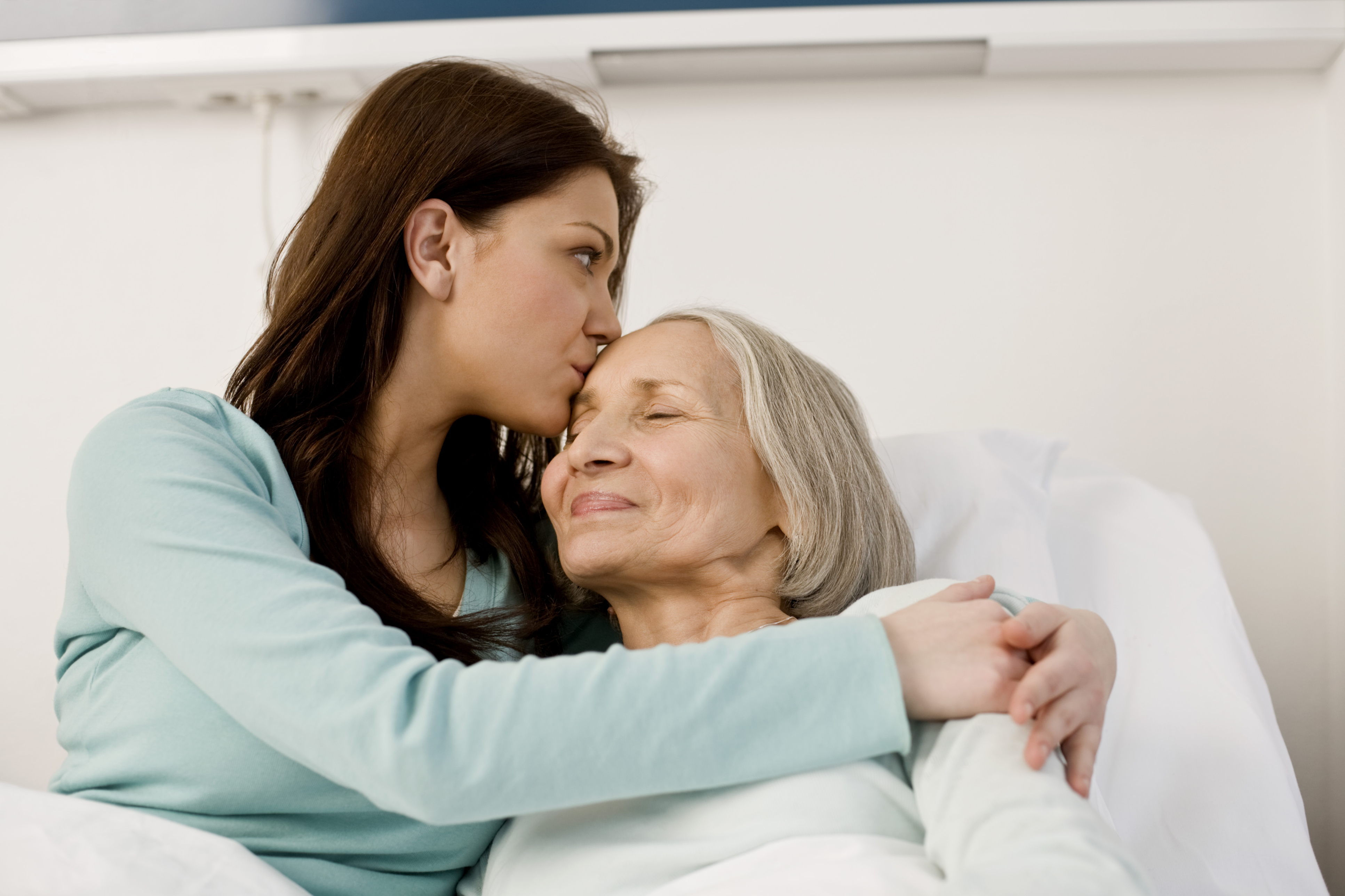 Studiile arată că dacă vei sta mai mult alături de mamă, ea va trăi mai mulți ani
