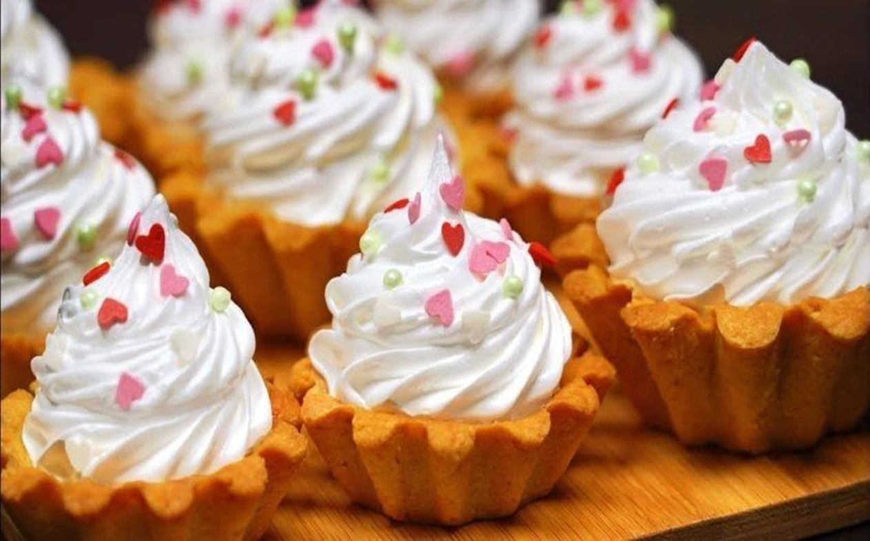 Rețetă din copilărie: coșulețe cu bezea