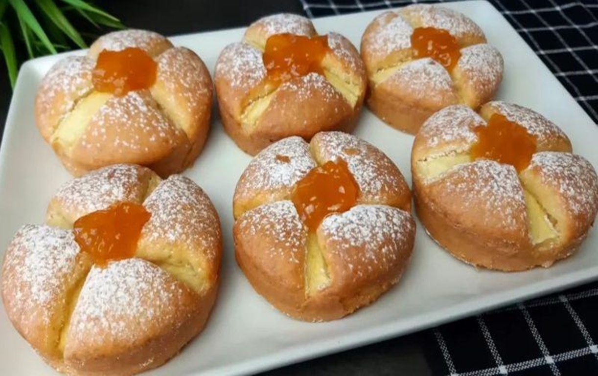 Chifle parfumate, moi, parfumate, frumoase și foarte gustoase! Toată familia mea le adoră, așa că le fac aproape în fiecare zi. Se prepară rapid și ușor