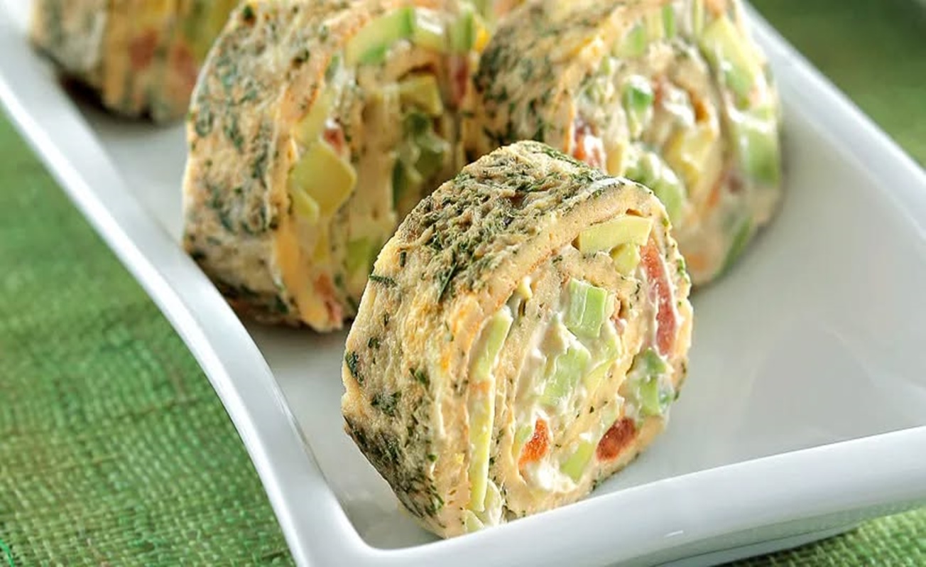 Rulada inedita din omleta cu legume