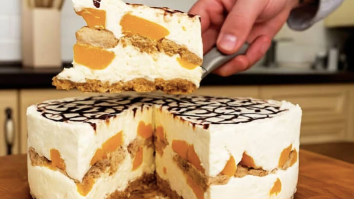 Tort cu perle, luxos, delicios, fără coacere. Crema delicată, piersicile zemoase și laptele condensat creează un desert care iese întotdeauna impecabil Tort cu perle, luxos, delicios, fără coacere. Crema delicată, piersicile zemoase și laptele condensat creează un desert care iese întotdeauna impecabil