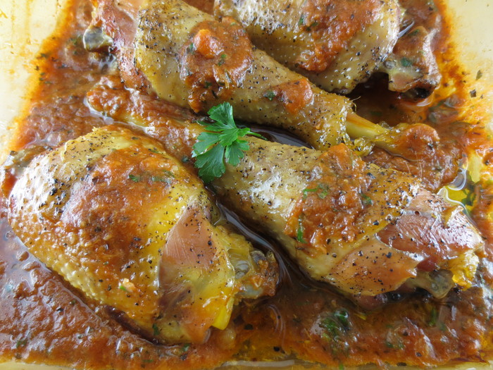 Friptură de pui cu sos de usturoi copt – un deliciu