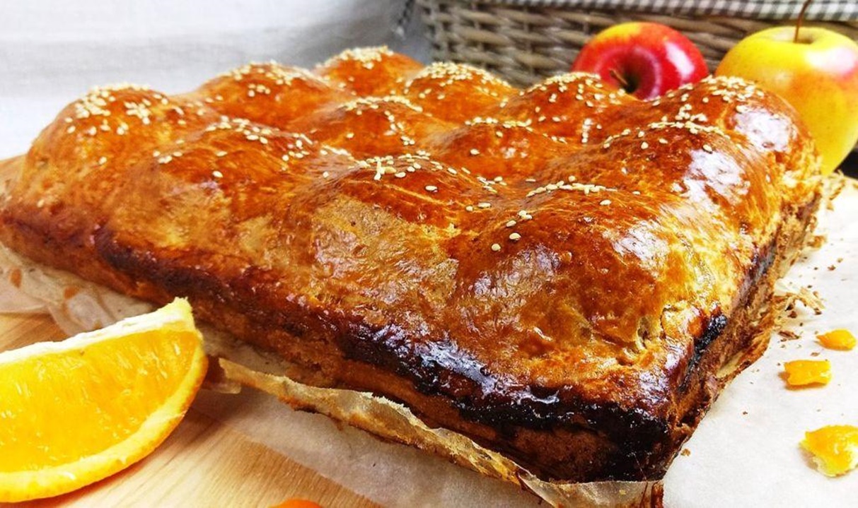 Dacă am niște brânză și câteva mere, întotdeauna fac o plăcintă surpriză cu caise uscate, mere și portocale