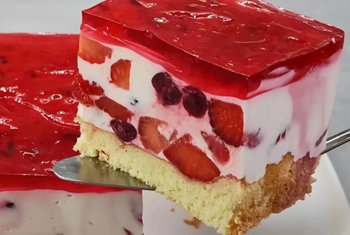 Aceasta este o adevărată capodoperă: Un desert cu fructe de pădure și nu este deloc dificil de preparat