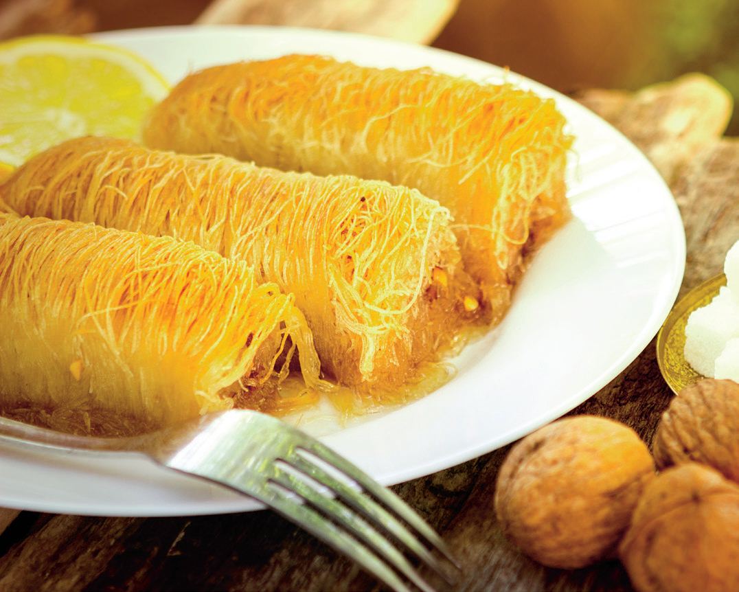 De la o grecoaică am rețeta asta minune de cataif rulat cu nucă. Un dulce, dulce de senzatie