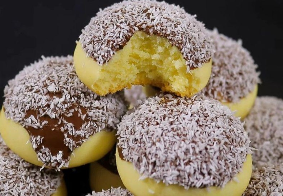 Iau cele mai simple ingrediente și coc cele mai delicate, fragede, moi și delicioase prăjituri