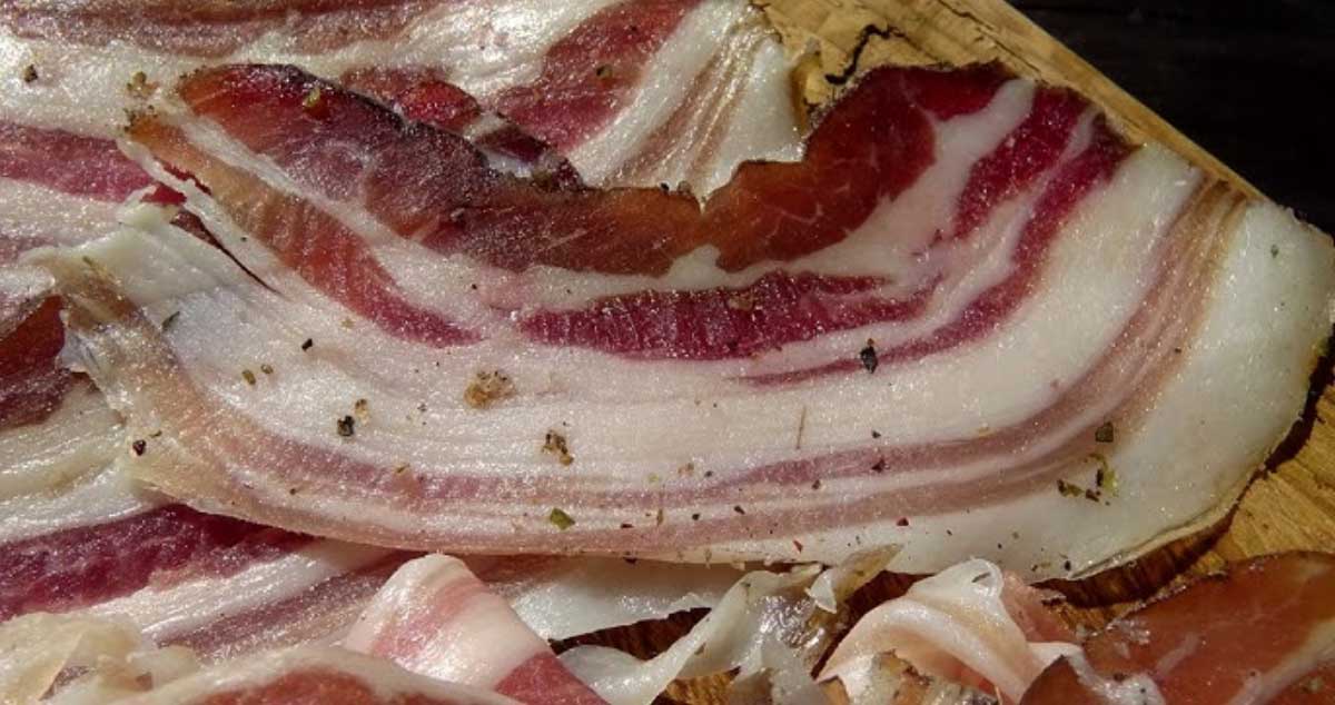 Slanina delicioasa, fiarta in zeama de varza. Mananci de nu te mai opresti