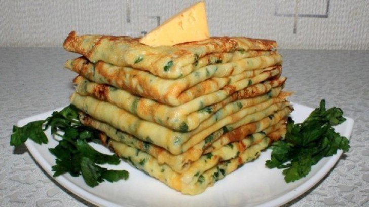 Clătite cu verdeață și cașcaval. Delicioase şi uşor de preparat