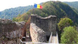 Cetatea Poenari, cetatea lui Vlad Tepes din Muntii Argesului, un loc de poveste