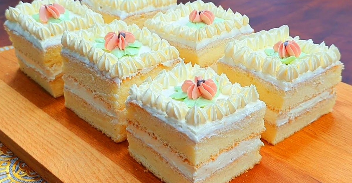 O prăjitură deosebită si delicioasă cu cremă de unt, un desert delicat care însoțește o masă  in familie