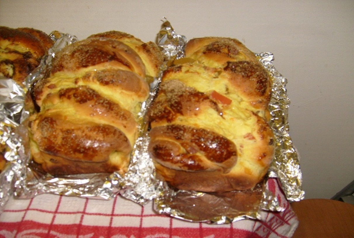 Cozonac moldovenesc cu rahat. Un cozonac delicios de-ti ploua-n gura, o minune pentru masa de Sarbatoare!