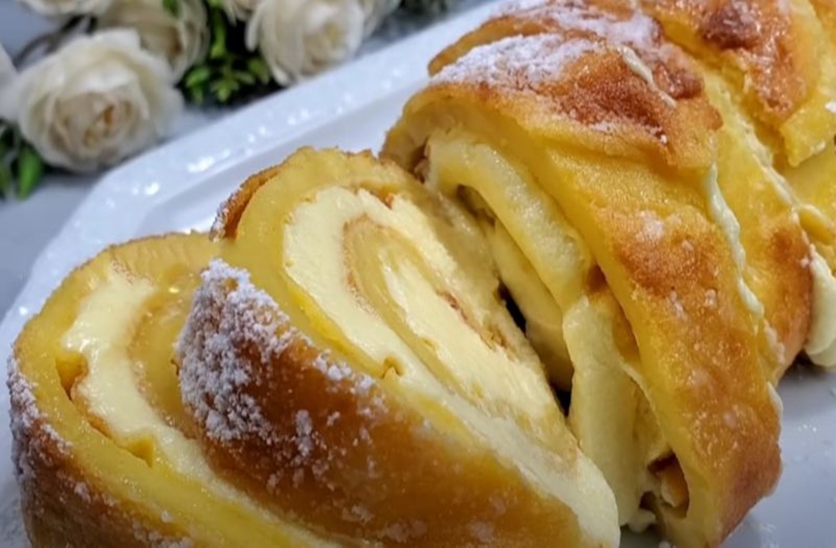 O ruladă cu cremă neobișnuită, dar absolut delicioasă. Rulada cu cremă de vanilie este un desert rafinat, în care un aluat subțire se combină armonios cu o cremă dulce