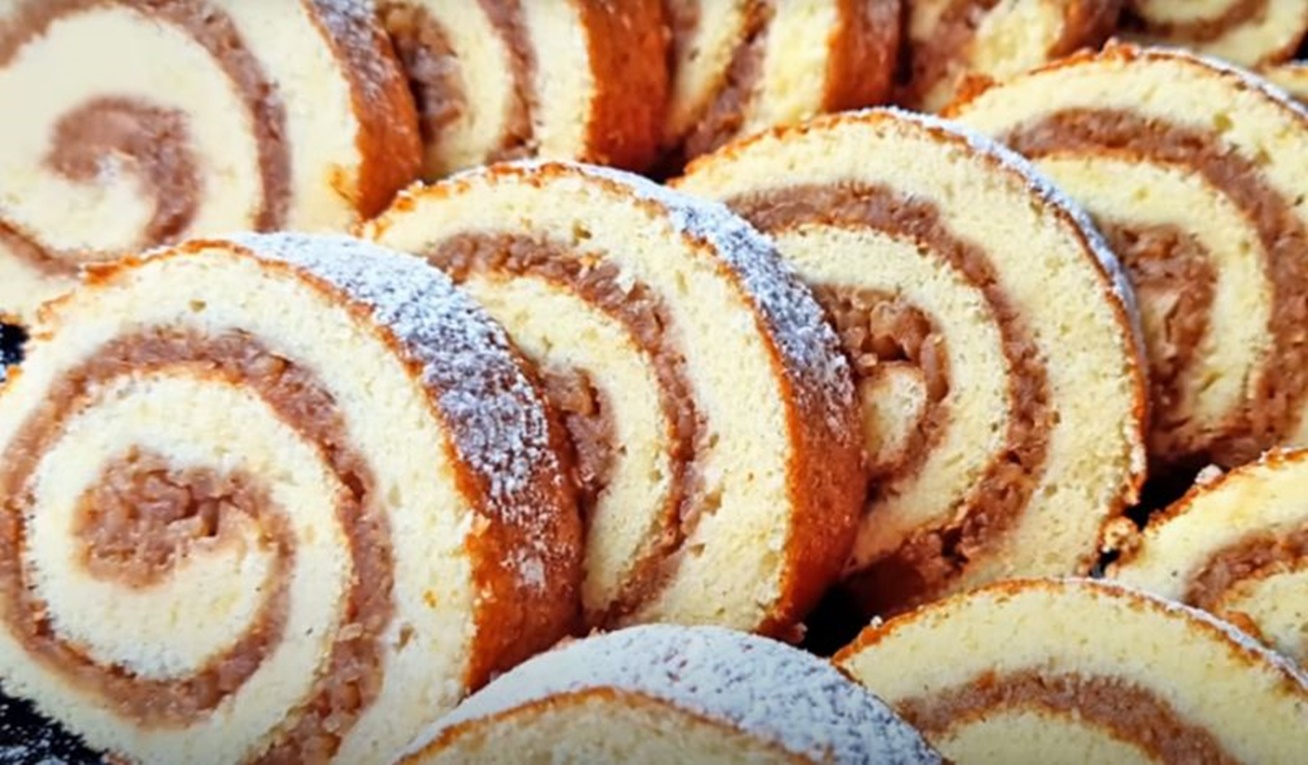 Cea mai suculentă și parfumată ruladă cu mere, aluat subțire și umplutură bogată si delicioasă de mere