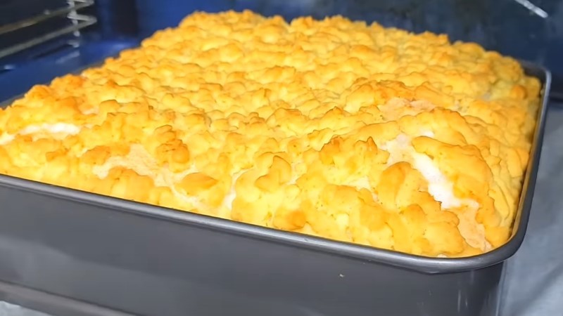 Incredibil de delicios și foarte ușor de preparat. Umplutura delicată de brânză se armonizează întotdeauna bine cu aluatul moale și ușor umed