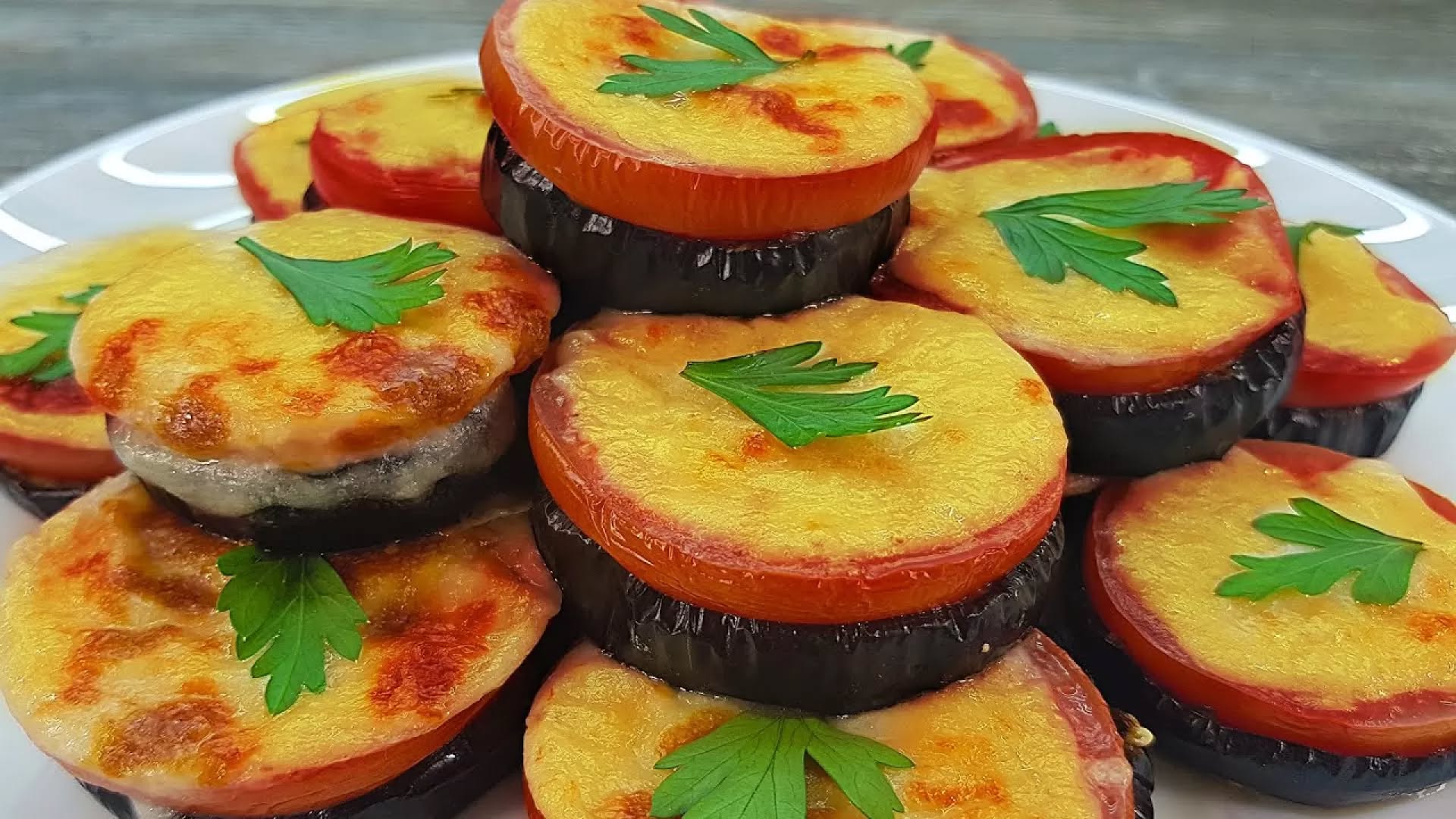 O reteta rapida, sanatoasa si delicioasa! Uite cum faci cele mai bune Vinete cu Ciuperci si Cascaval la Cuptor O reteta rapida, sanatoasa si delicioasa! Uite cum faci cele mai bune Vinete cu Ciuperci si Cascaval la Cuptor