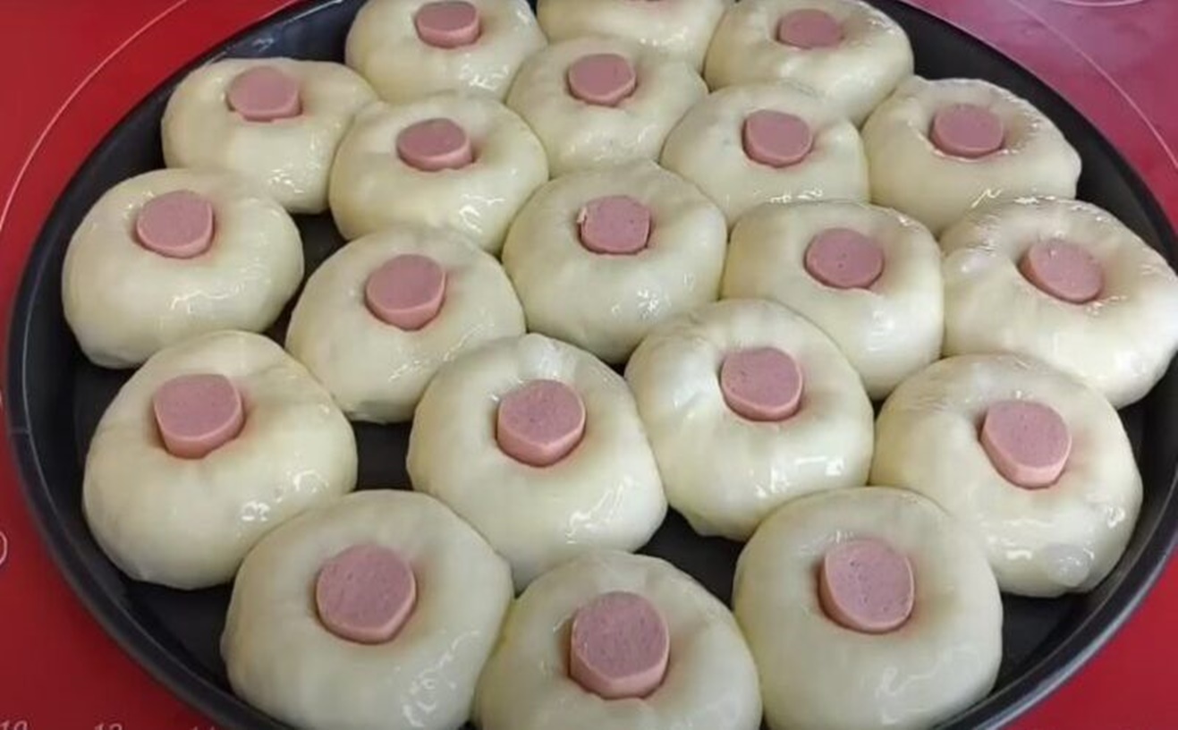 Genial! Le fac în fiecare săptămână: chifle fragede cu cârnați deliciosi