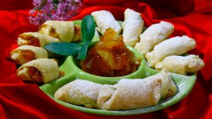 Cornulețe din aluat cu borș