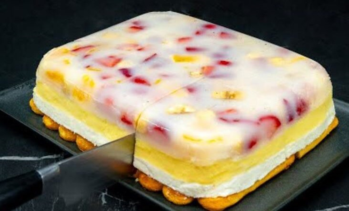 Prajitura cu patru straturi de fructe, fara coacere. Ceva delicios si răcoritor