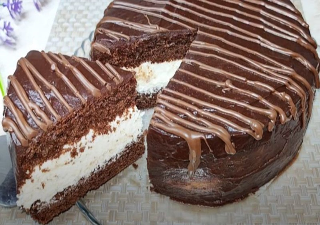 Este un desert rafinat inspirat de gustul înghețatei adevărate, ca in copilărie. Este ideal atât pentru ospețele festive, cât și pentru petrecerile intime în familie