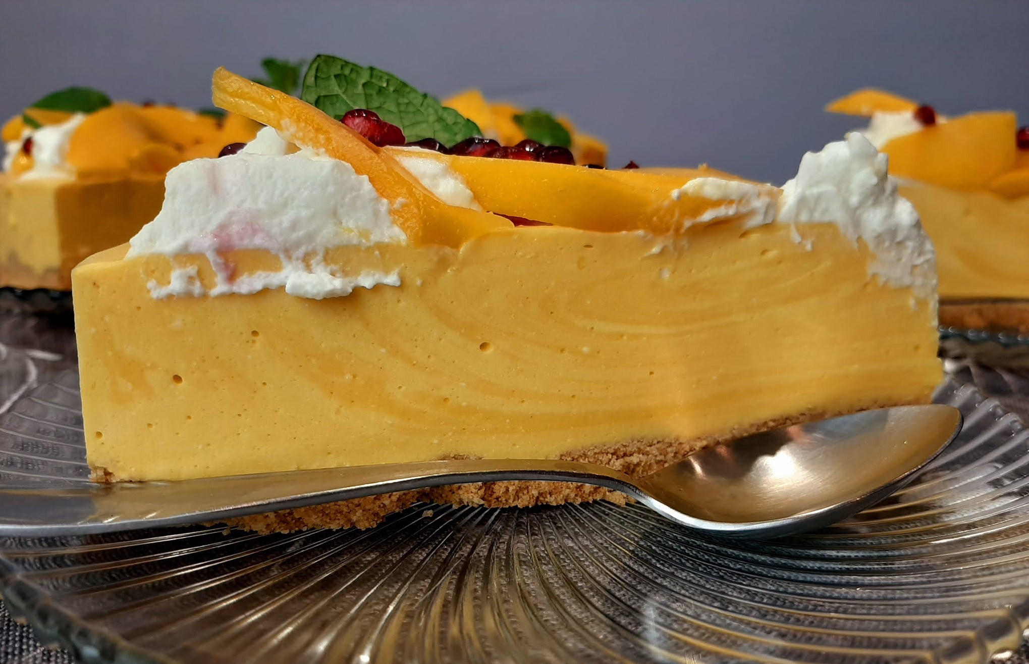 Mango este unul din fructele mele preferate, așa că atunci când am văzut această rețetă, a trebuit să o încerc – s-a dovedit a fi delicioasă și parfumată