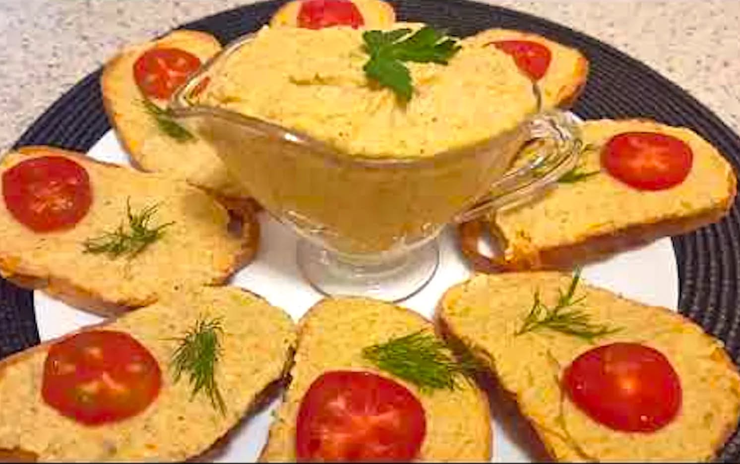 Aperitiv cu dovlecei delicios. O adevărată bombă! Dispare primul de pe masă! Poate fi preparat atât în ​​timpul săptămânii, cât și de sărbători!