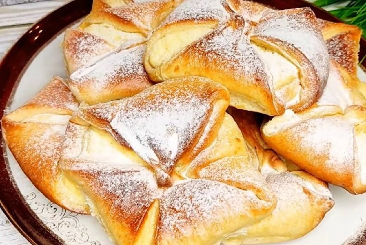 Aluatul este moale ca puful, plăcintele pline de umplutură cu brânză și per total, delicioase