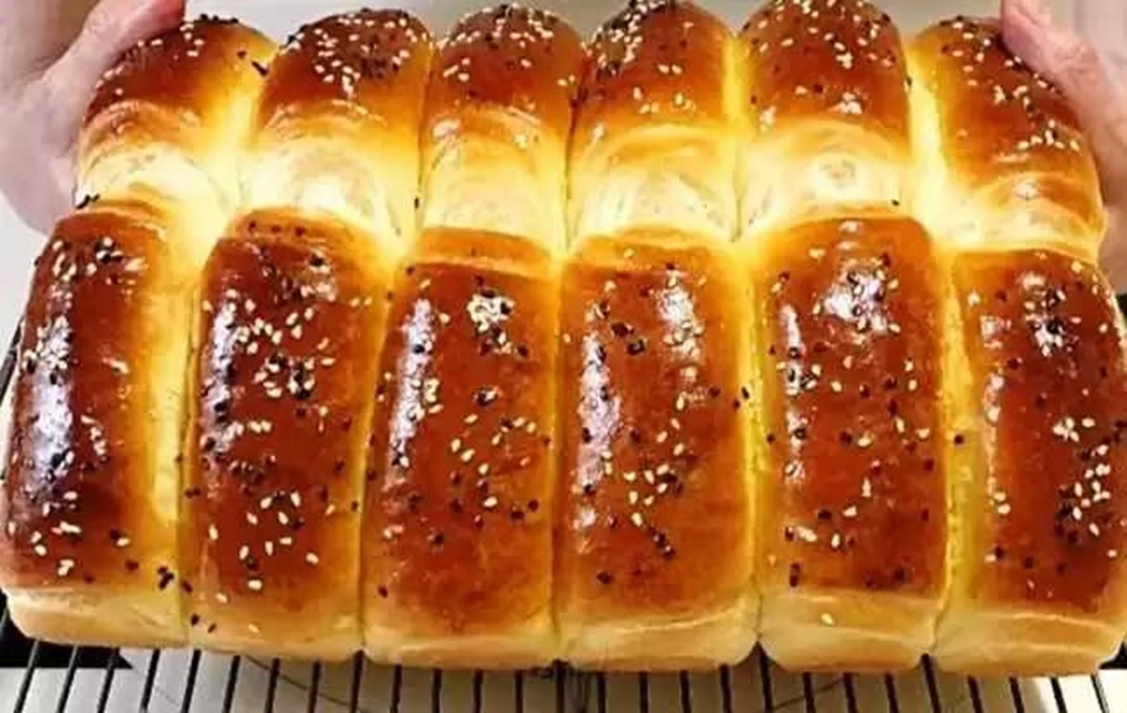 Chifle pufoase si delicioase. O rețetă simplă pe care o poate face oricine, dar rezultatul pare a fi făcut de un profesionist