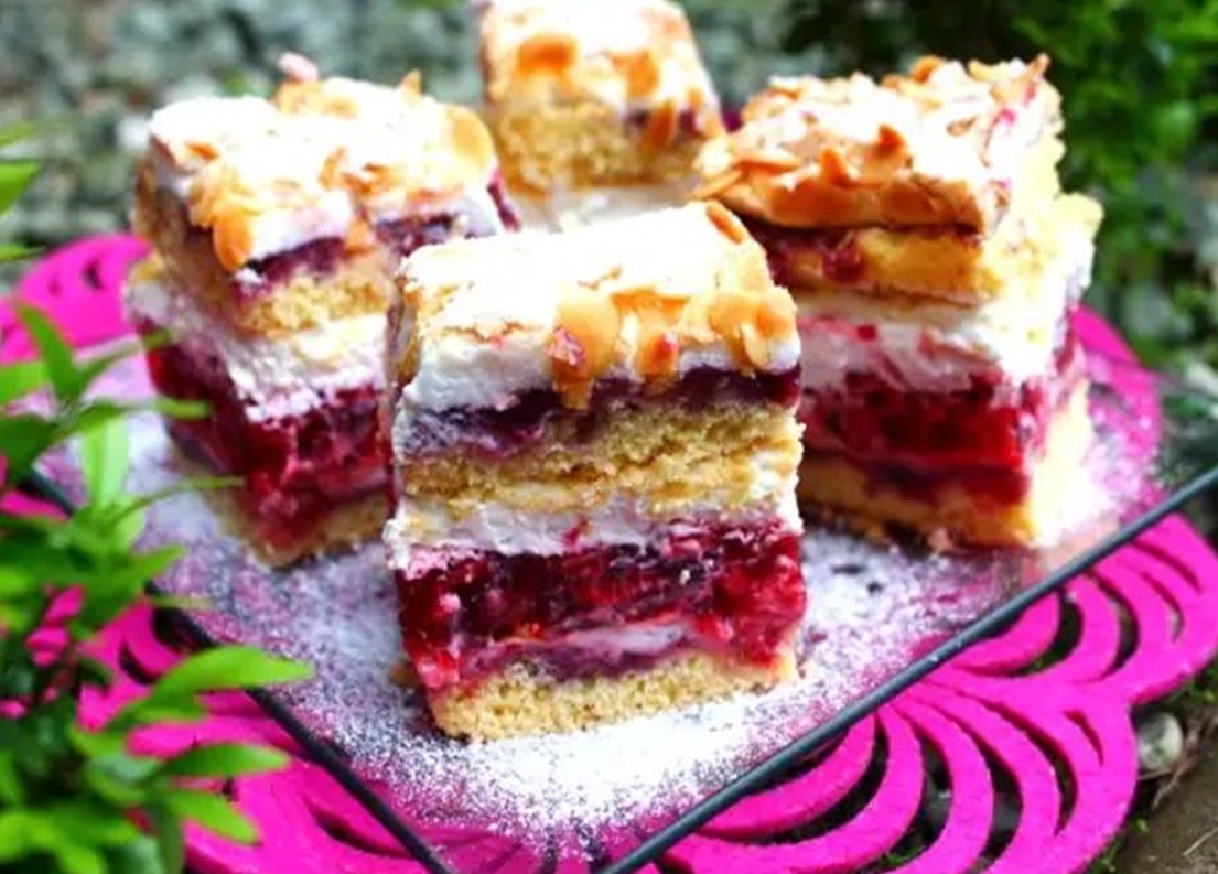 Un adevarat paradis vizual si de savoare, o prajitura cu zmeura delicioasa si bezea