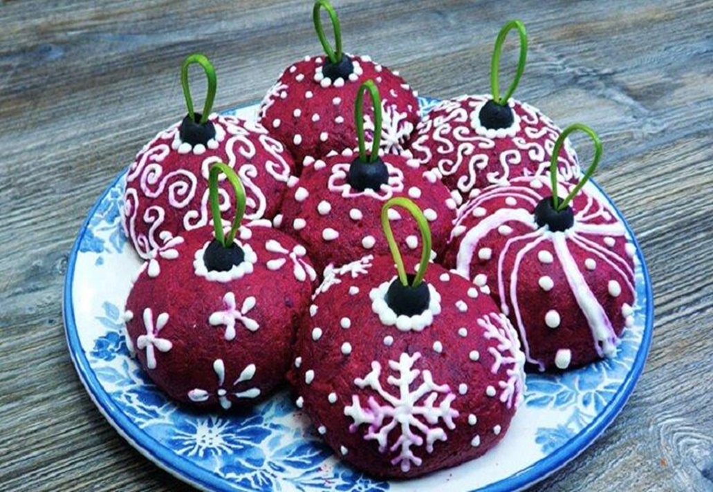 Felul de mâncare care o să devină punctul culminant al mesei festive. Se dovedește foarte frumos, neobișnuit, spectaculos și chiar elegant