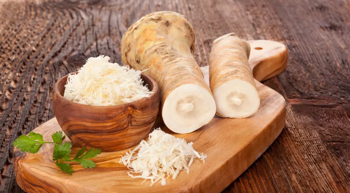 Hreanul, inamicul grăsimii abdominale – elimini un cm de grăsime pe zi din jurul taliei, reteta compleat aici!