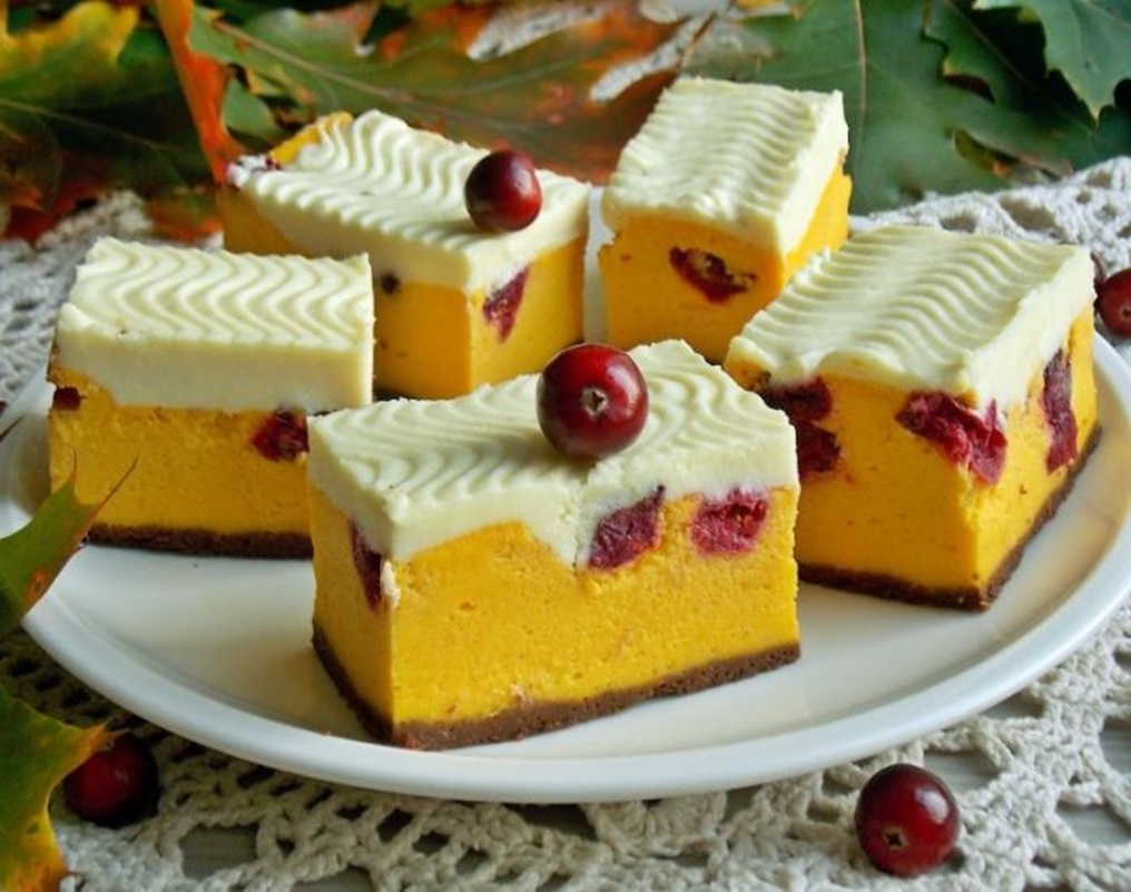 Cheesecake de dovleac cu merisoare si ciocolată alba– un desert delicat, cremos și dulce acrisor