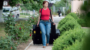 Doctorița din România care merge sute de km cu dispensarul in valiză pentru a aduce speranta si vindecare acolo unde doctorii nu există