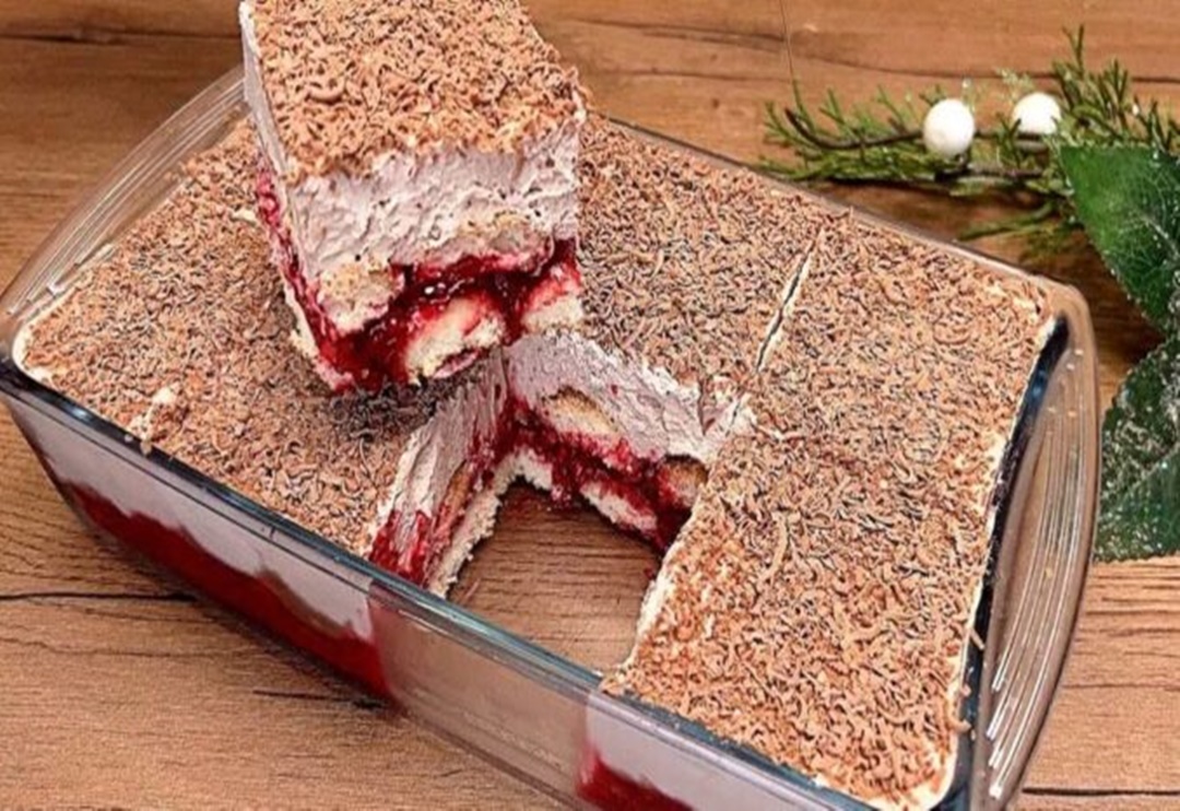 Un desert din zmeură proaspată si crema brânză, care va fi un deliciu pe masa ta. Este ușor de făcut, fără coacere și are un gust fantastic