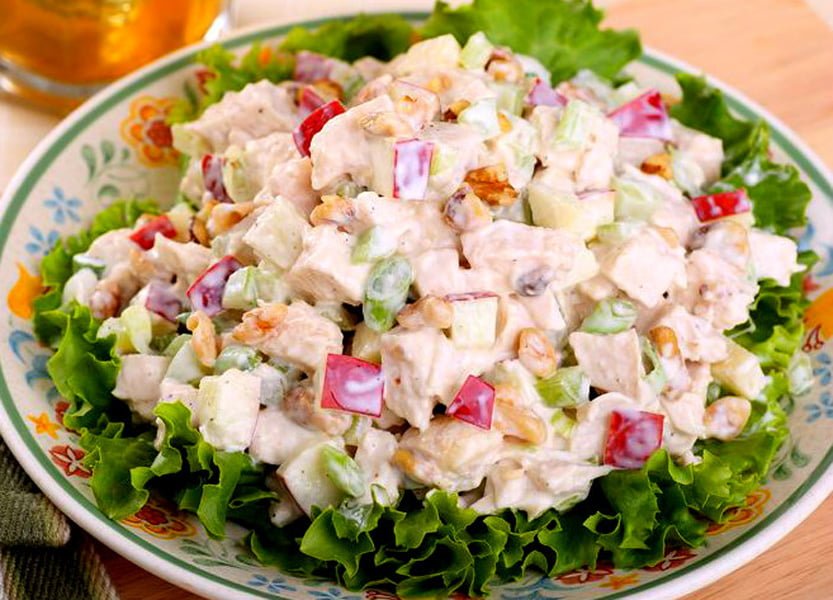 Cea mai  delicioasă salată din piept de pui – Merită făcută cât mai des