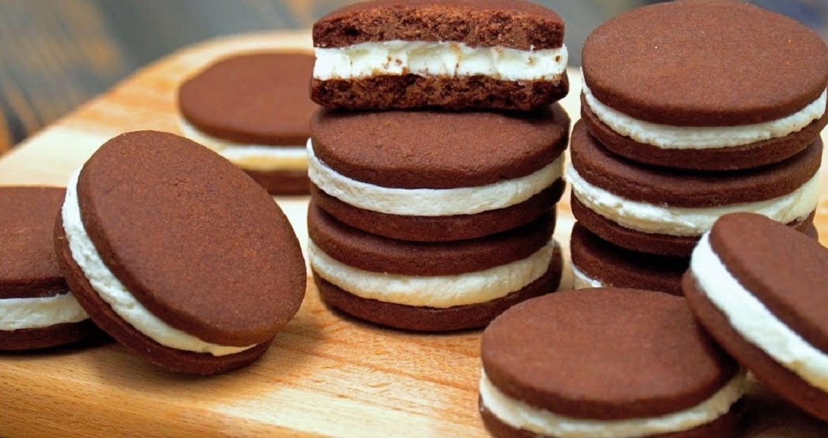 Biscuiți Oreo de casă, mai buni decât originalul. Moale și cremoasă, umplutura absolut delicioasă