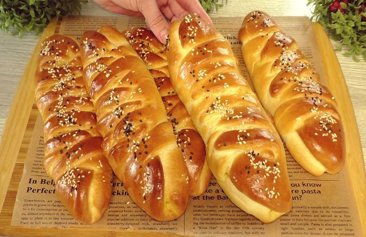 Coaceți plăcinte cu varză, frumoase și delicioase. Umplutura pentru această rețetă este, de asemenea, preparată puțin diferit față de obicei