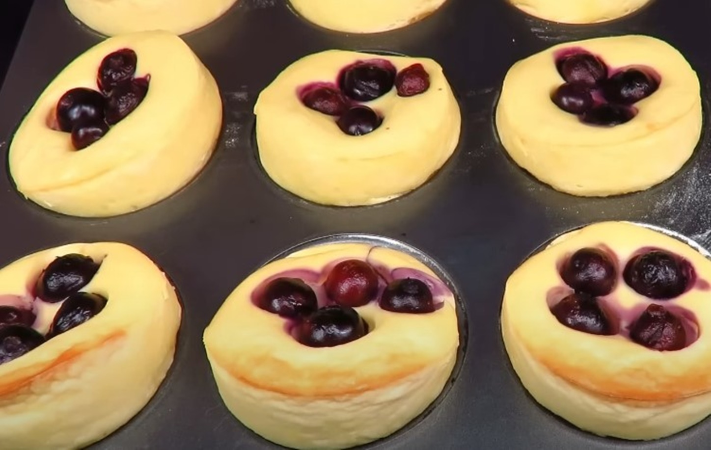 Briose delicate fără făină. Le gătesc la cuptor – ies delicioase ca un desert de restaurant