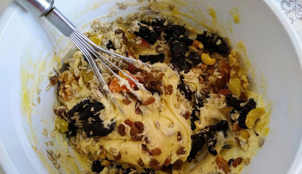 Rețetă pentru aluat de tip chec pentru prăjituri cu fructe, foarte ușor de făcut