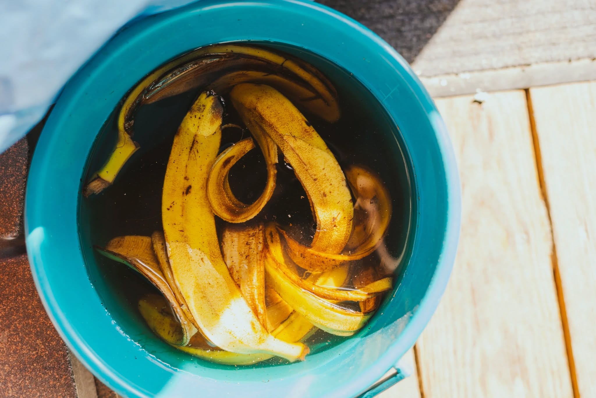 Cojile de banane NU TREBUIE ARUNCATE! Fierbe-le și vezi ce se întâmplă. Scapi pentru totdeauna de insomnia … Cojile de banane NU TREBUIE ARUNCATE! Fierbe-le și vezi ce se întâmplă. Scapi pentru totdeauna de insomnia …