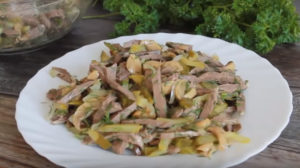 Salată pentru cina de Revelion – cu greu am reușit să fac rost de rețetă!