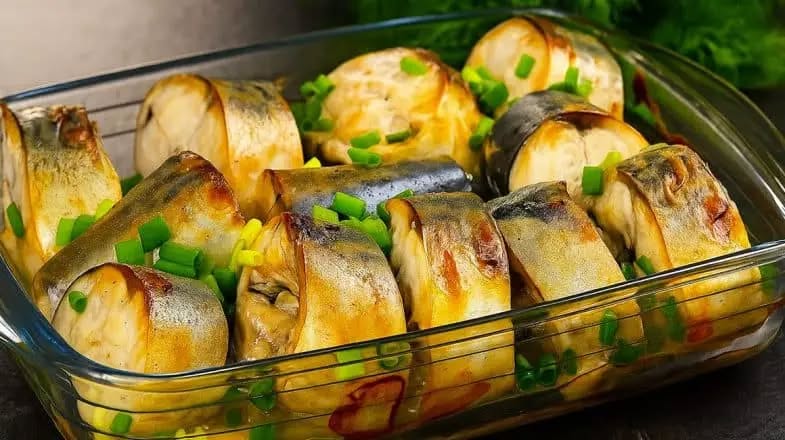 Pregătesc macrou divin la cuptor, după rețeta mea preferată!  Este atât de delicios! Îl gătesc mai des decât orice alt pește!