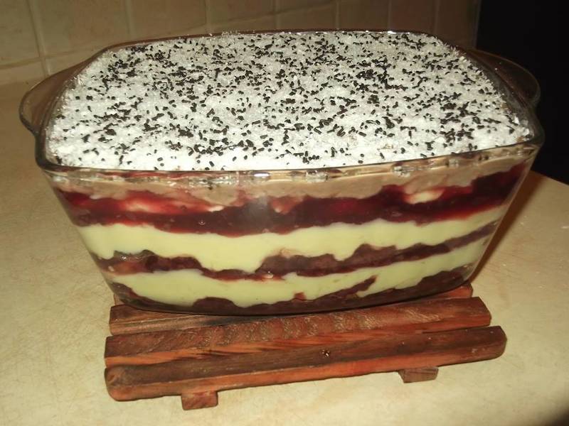 Prăjitură cu gem de mure și fulgi de cocos – un desert delicios, răcoritor