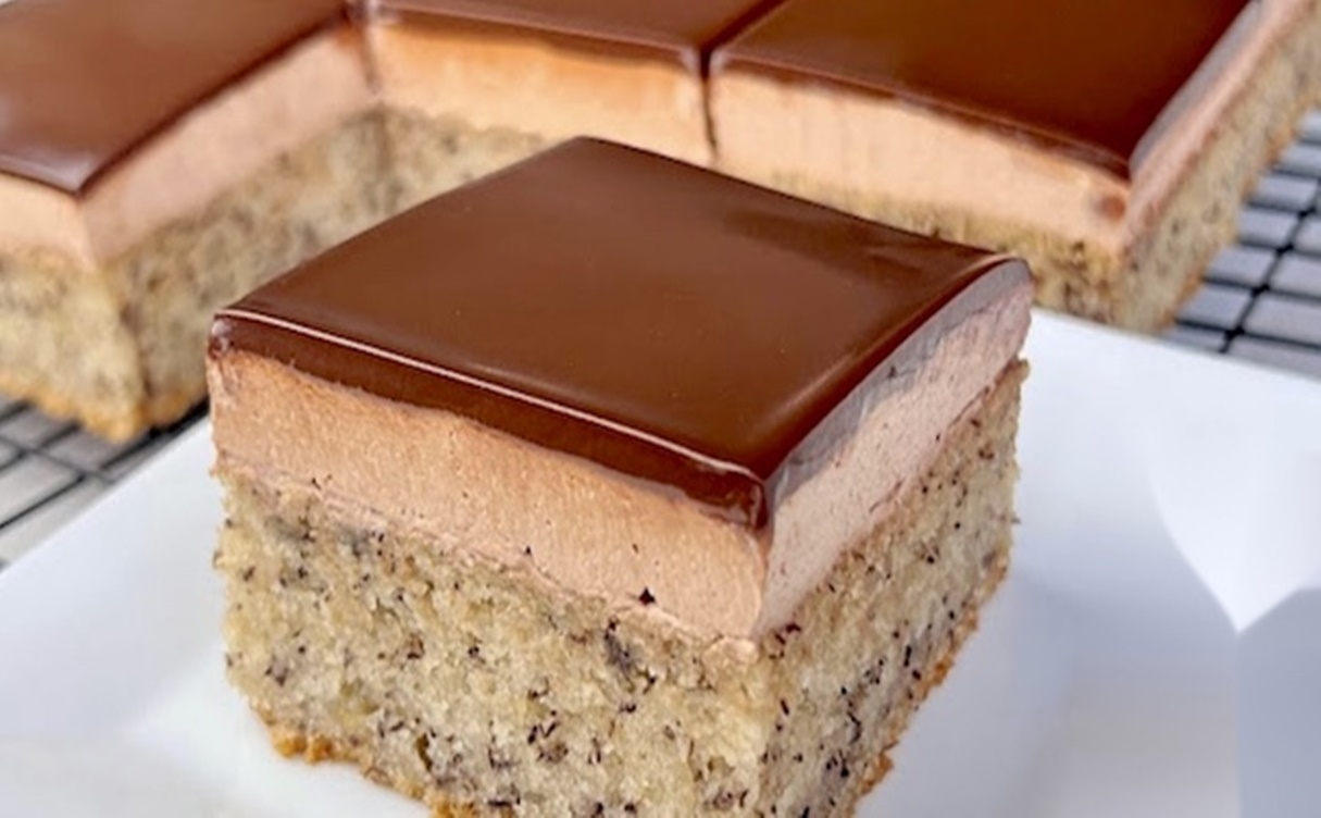 Cel mai bun tort din toate timpurile, usor si rapid de preparat, gustul este de top. Încercați această prăjitură cu banane de ciocolată rapidă, ieftină și delicioasă