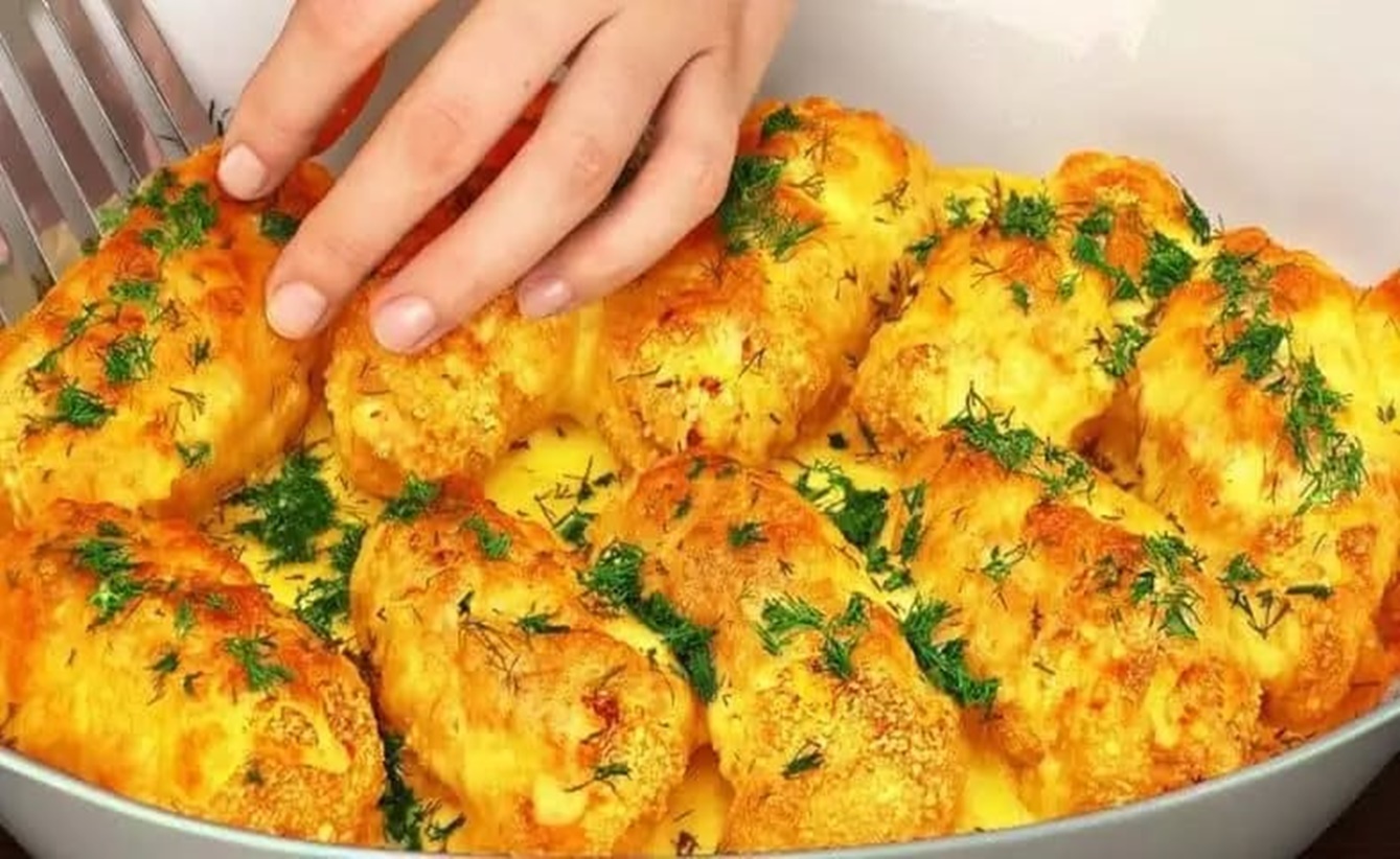 Am făcut rulouri de pui foarte fragede folosind rețeta mea și toată lumea a fost încântată de gust! O să vă placă această rețetă simplă!