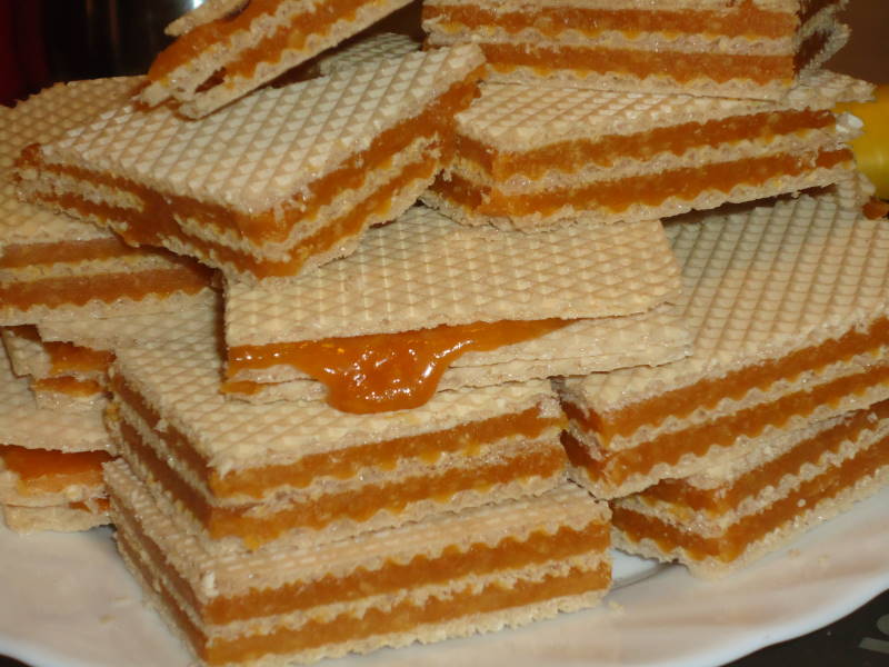 Rețetă de post – Prăjitură din foi de napolitană cu cremă caramel