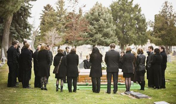 Se schimbă regulile pentru înmormântare! Uite ce nu ai voie să faci de acum înainte și ce amenzi uriașe se vor da