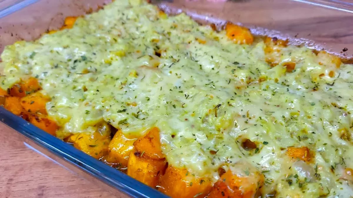 Aceasta este cea mai delicioasă mâncare cu dovleac, parfumată, fragedă și picantă, ușor de preparat! Nici măcar nu are timp să se răcească! Toți cei care o încearcă cer rețeta!