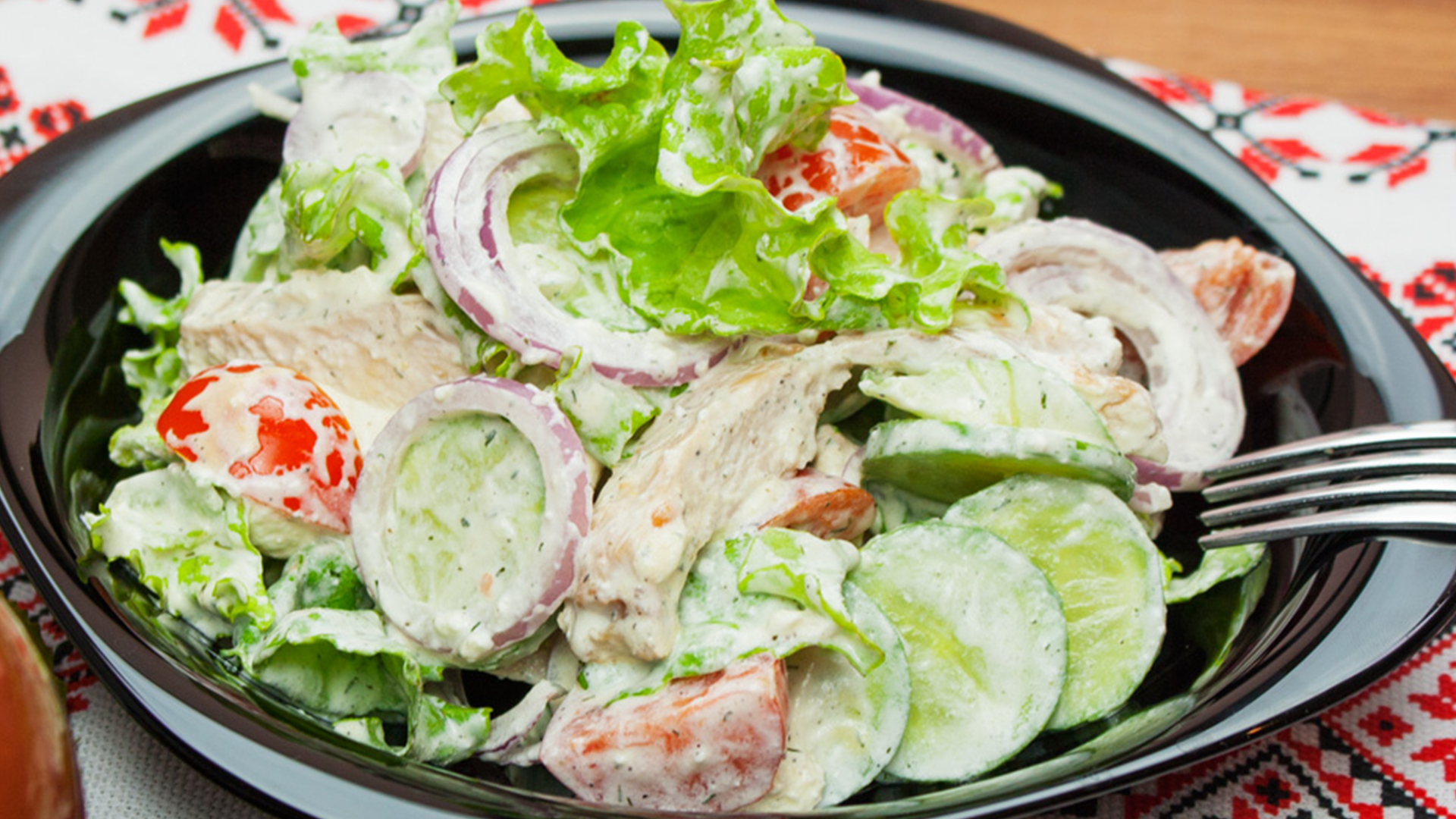 Salată Regală – incredibil de gustoasă, perfectă pentru doamnele care au grijă de siluetă!