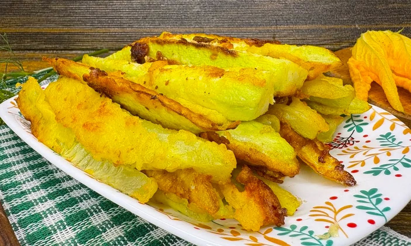 Vrei să-ți surprinzi familia cu o mâncare simplă, dar incredibil de delicioasă cu dovlecei? Încearcă acesti dovlecei în aluat – fragezi la interior și cu o crustă aurie la exterior